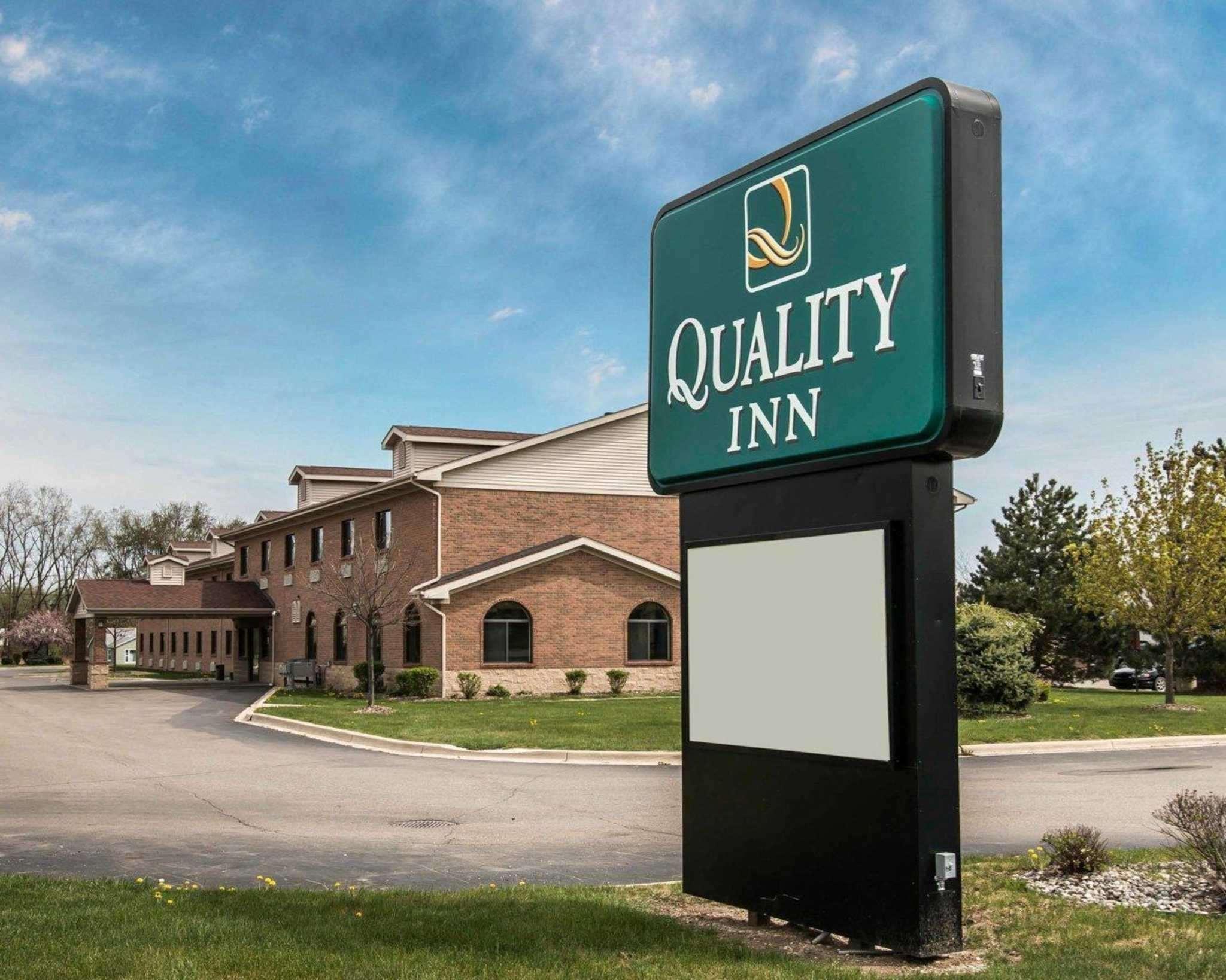 Quality Inn Durand Bagian luar foto