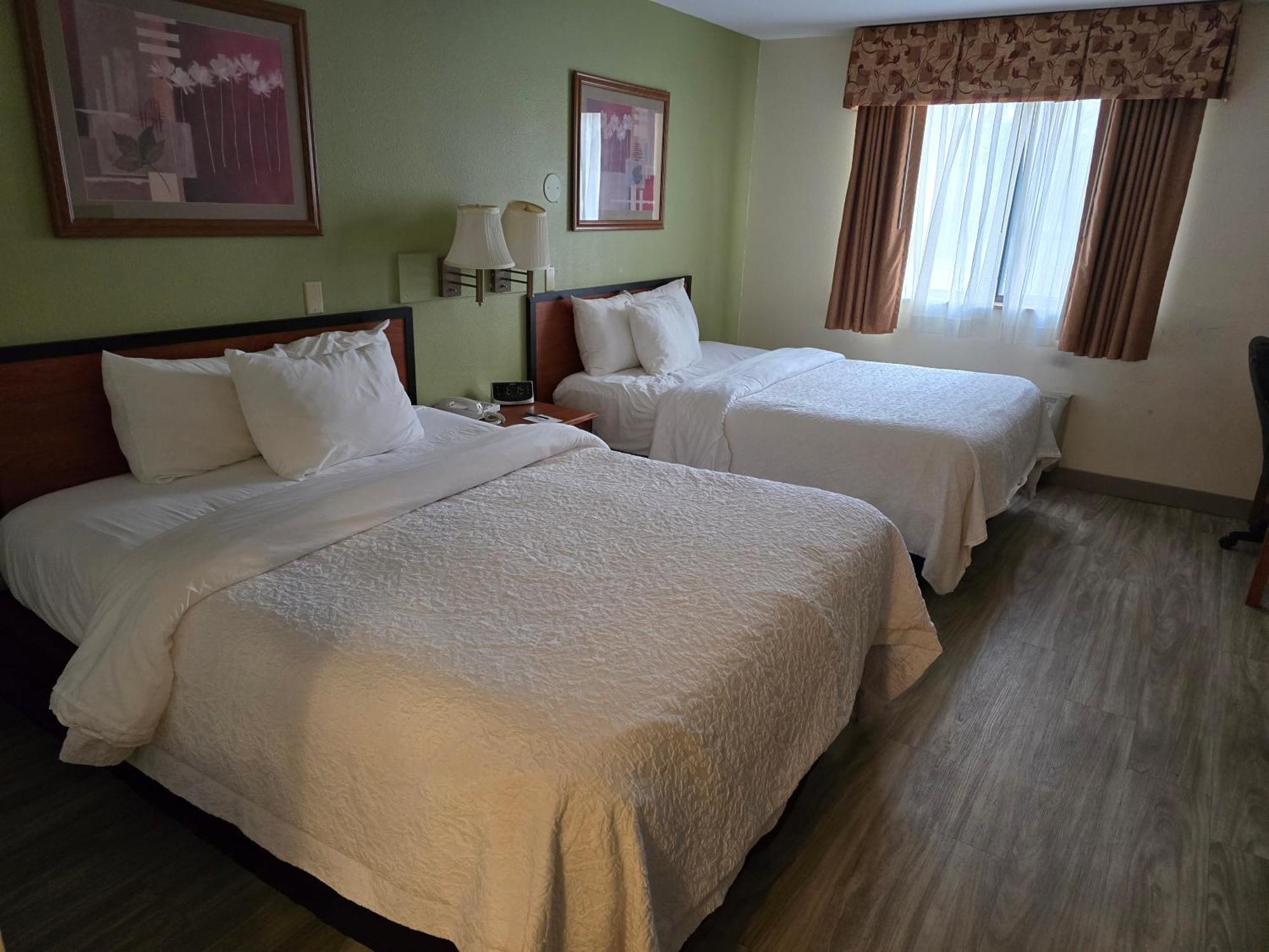 Quality Inn Durand Bagian luar foto