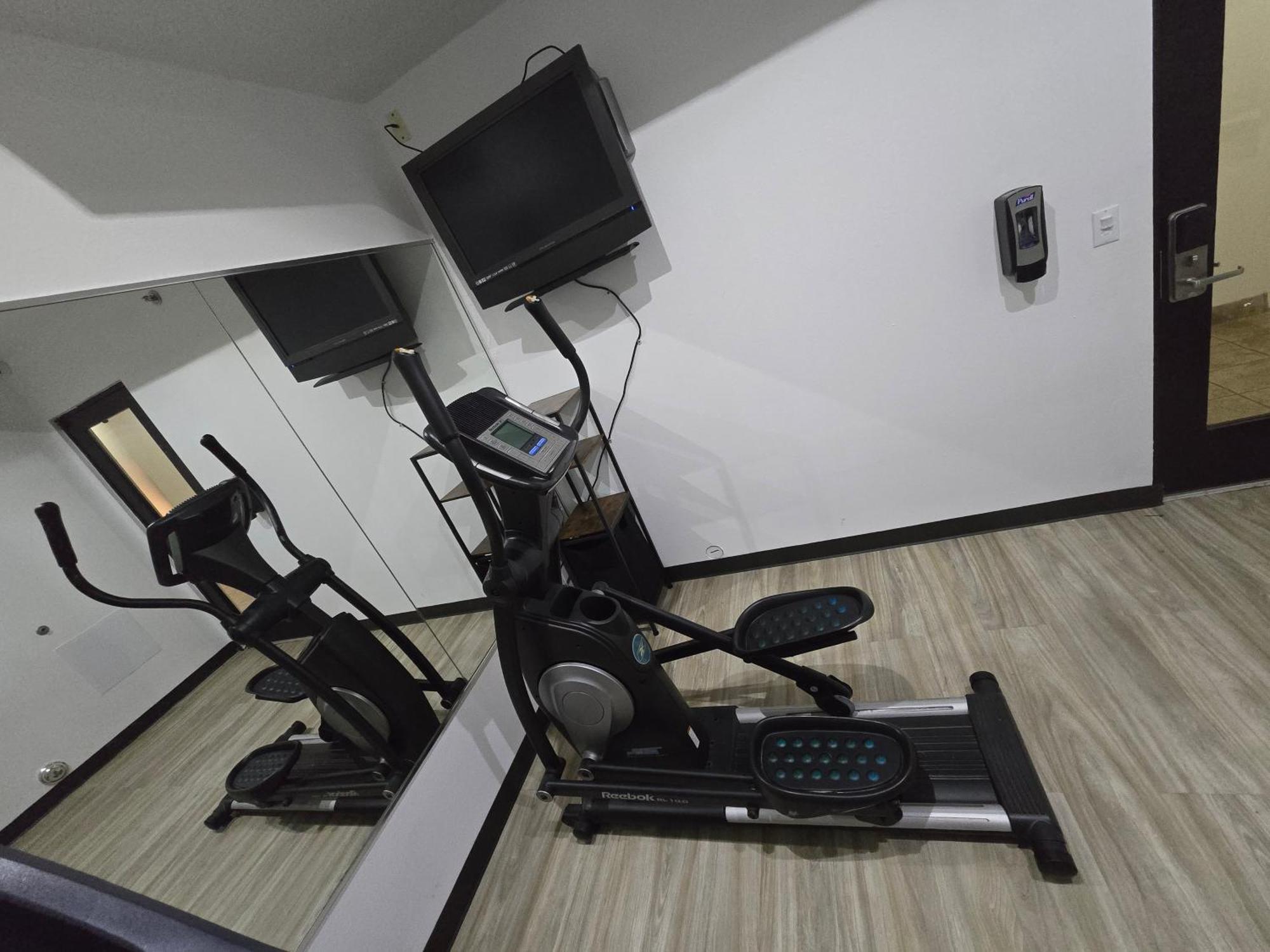 Quality Inn Durand Bagian luar foto