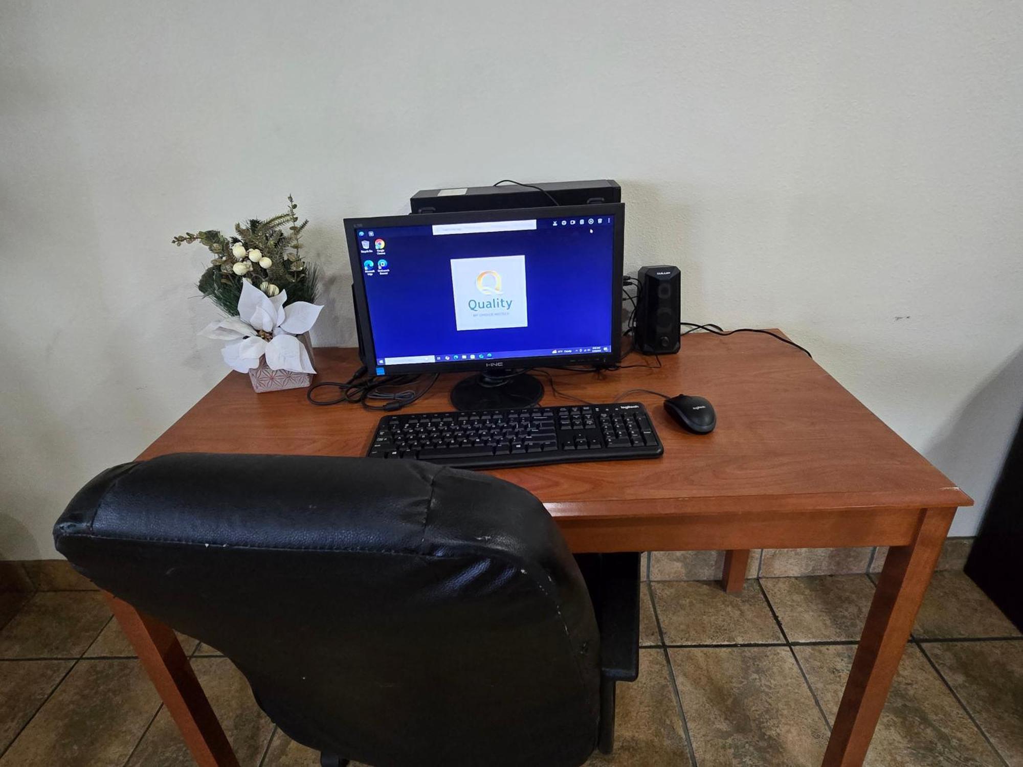 Quality Inn Durand Bagian luar foto