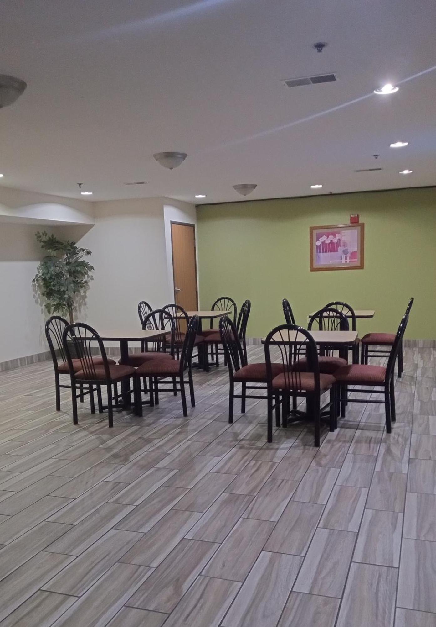 Quality Inn Durand Bagian luar foto