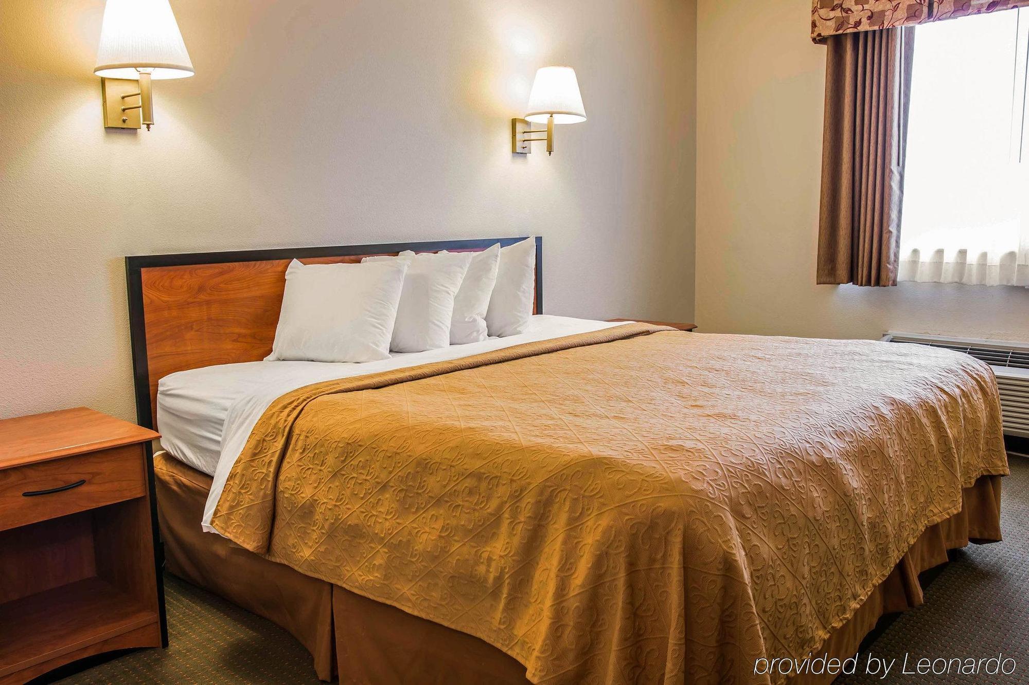 Quality Inn Durand Bagian luar foto