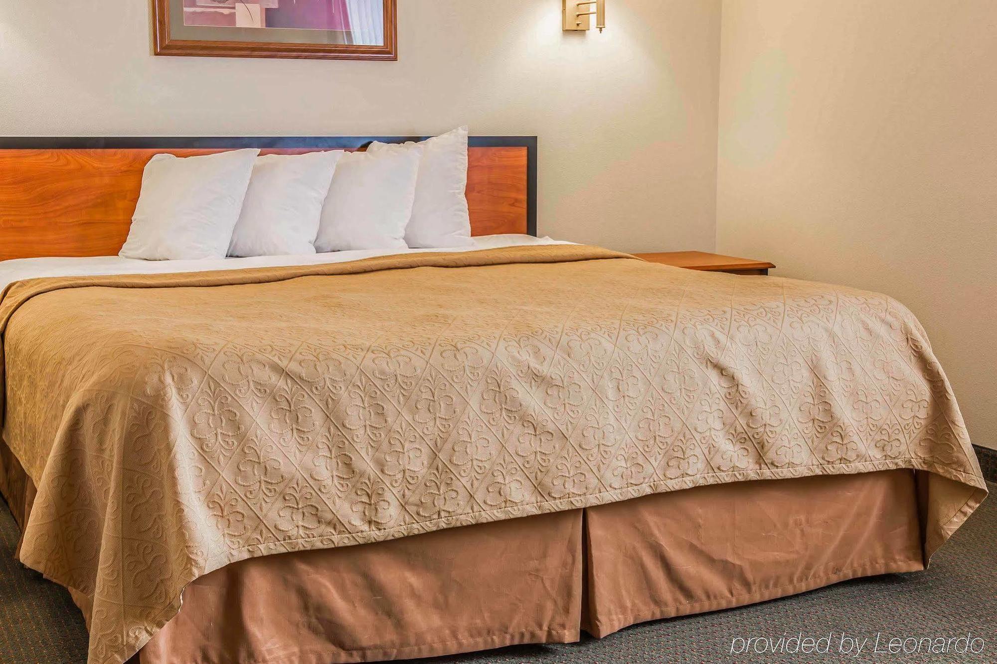 Quality Inn Durand Bagian luar foto