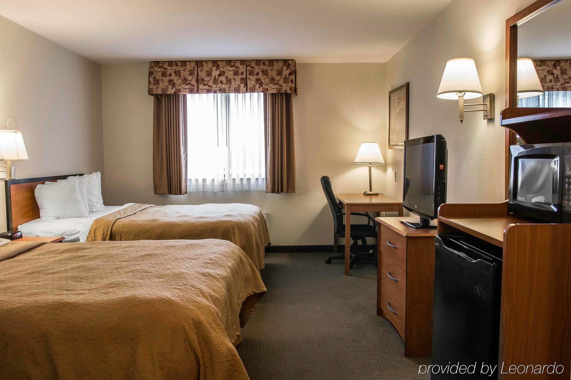 Quality Inn Durand Bagian luar foto